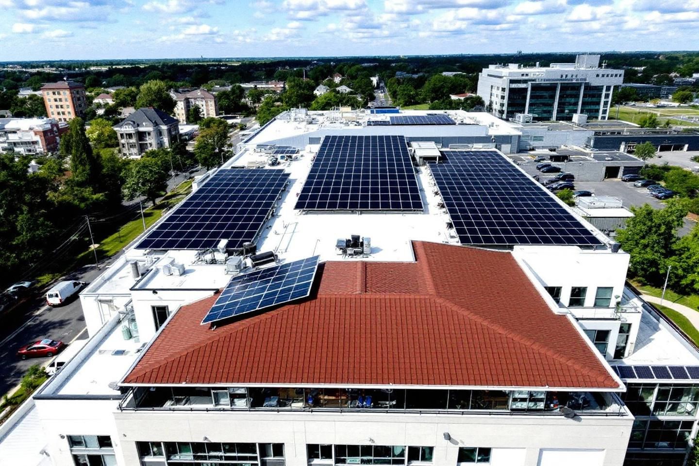 Installation de panneaux solaires pour entreprise : quelles démarches administratives faut-il anticiper ?