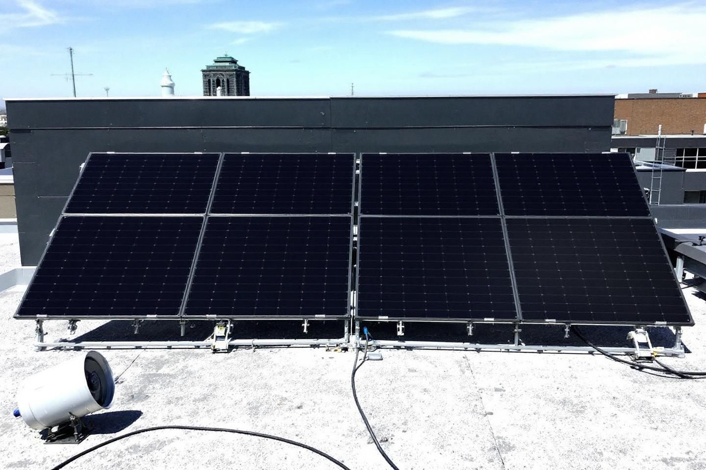 Comment le choix des matériaux impacte-t-il le coût de l’installation de panneaux solaires dans une entreprise ?