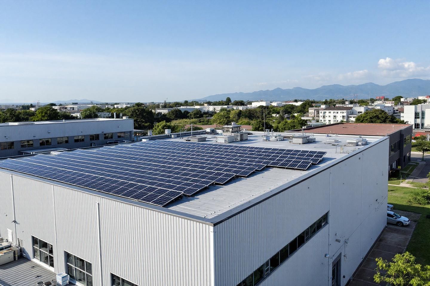 Pourquoi une étude de faisabilité technique est-elle obligatoire avant toute installation de panneaux solaires pour une entreprise ?