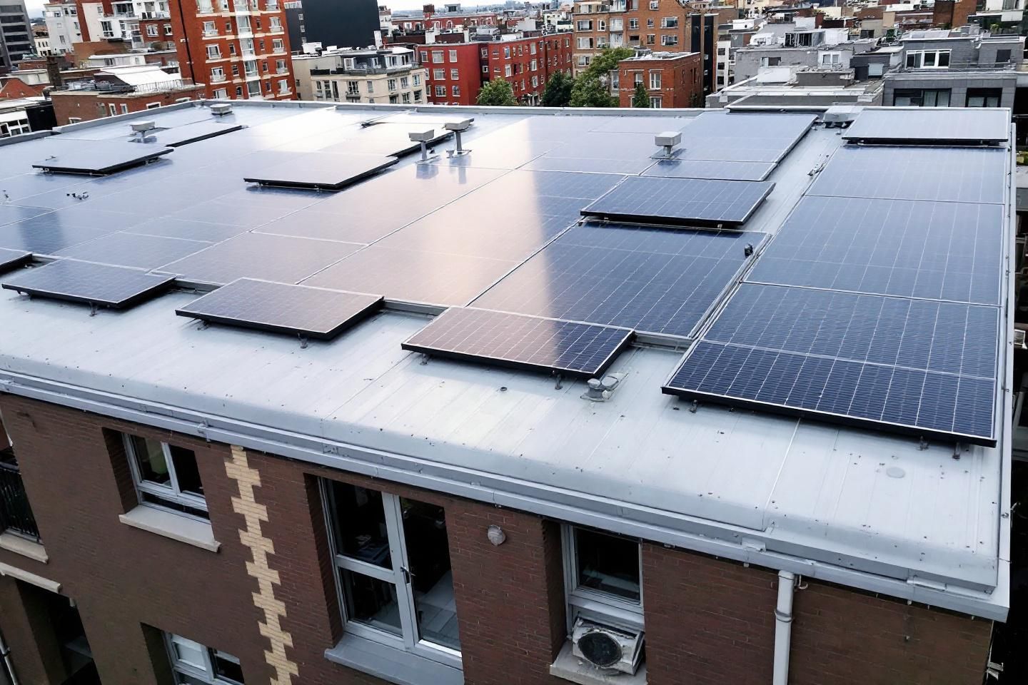 La location de toiture photovoltaïque est-elle adaptée aux résidences sociales ou HLM ?