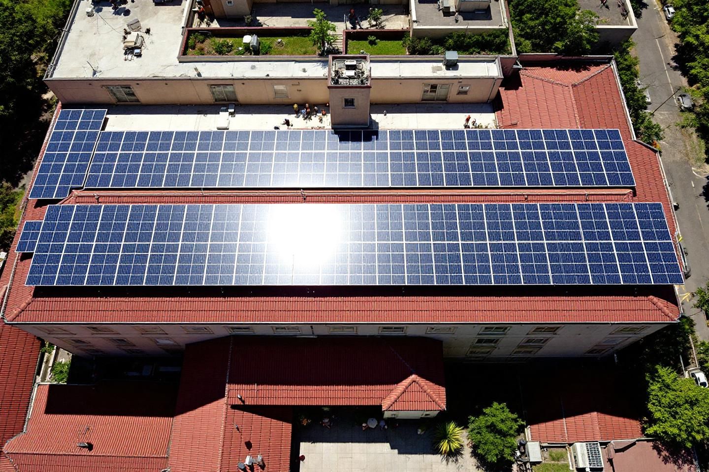 Les bâtiments publics peuvent-ils être utilisés pour une location de toiture photovoltaïque ?