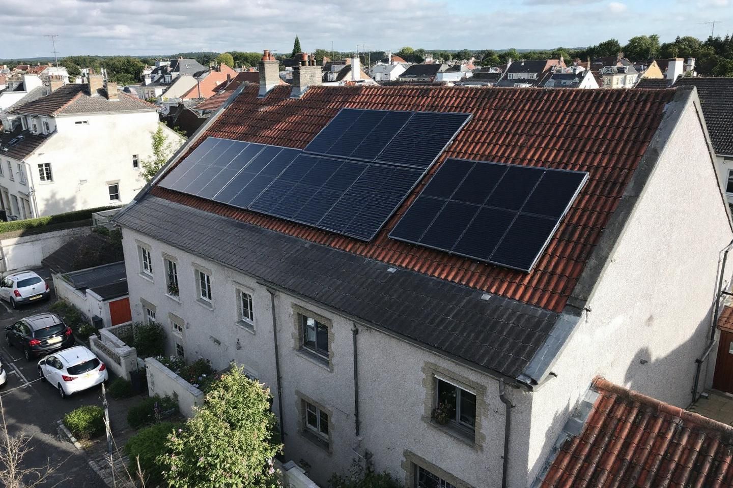 La location de toiture photovoltaïque nécessite-t-elle une rénovation préalable d’un toit ancien ?