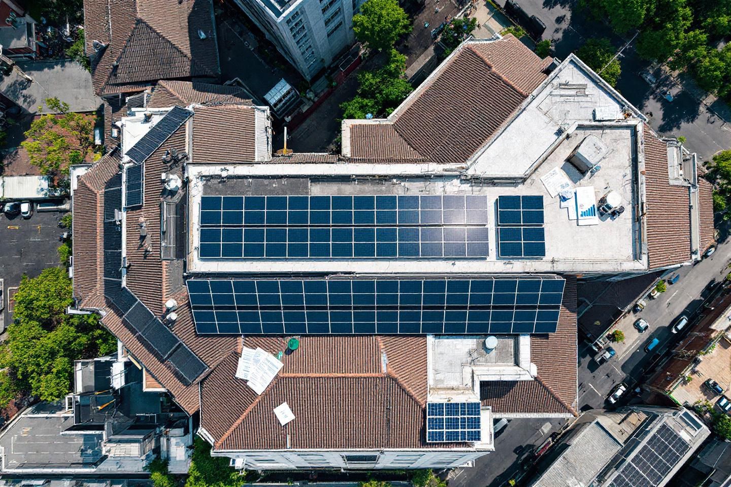 Quels critères financiers faut-il examiner dans un leasing de toiture photovoltaïque ?