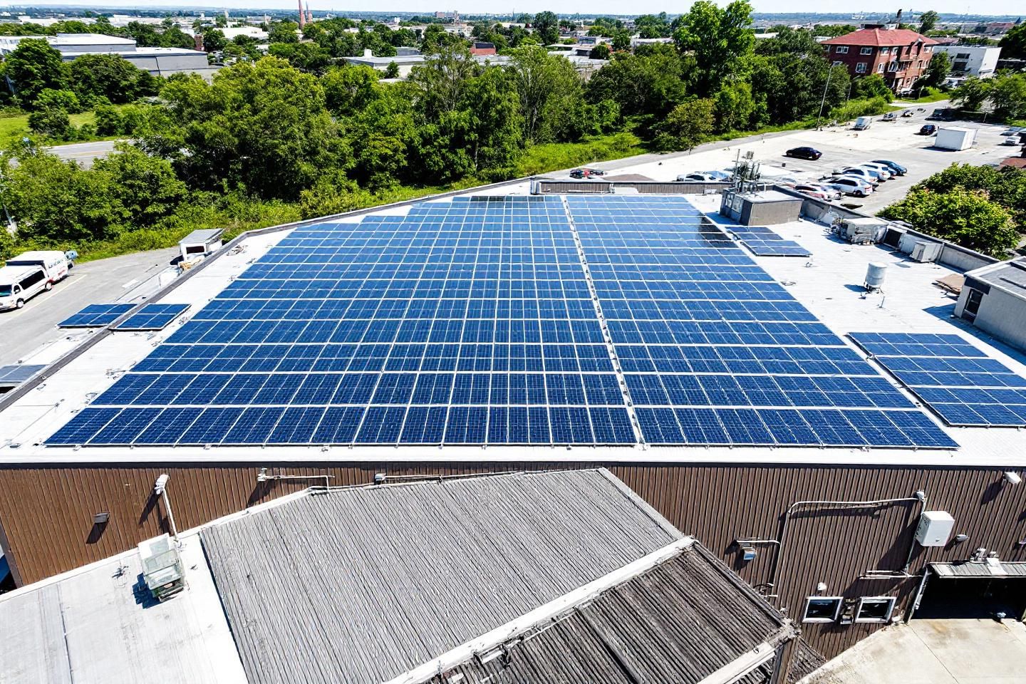 Les propriétaires de bâtiments industriels peuvent-ils recourir au leasing de toiture photovoltaïque ?