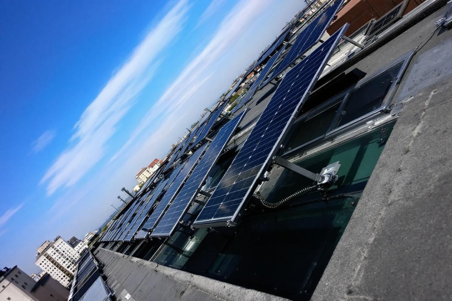 Pourquoi la location de panneau solaire constitue-t-elle un atout stratégique pour répondre aux appels d’offres exigeant des engagements environnementaux ?