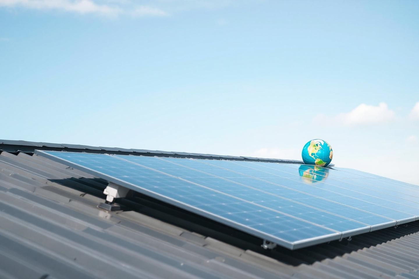 Comment l’évolution vers une neutralité carbone mondiale soutient-elle le développement du placement photovoltaïque ?