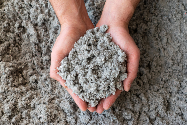 Isolation ouate de cellulose pour les combles de maisons résidentielles