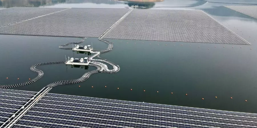Parc solaire flottant de Cirata : la plus grande centrale en Indonesie