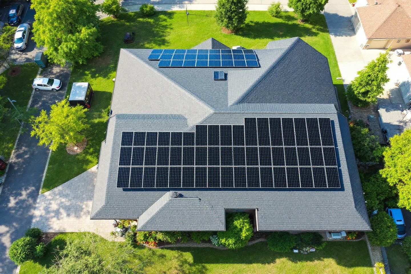Peut-on installer des panneaux solaires sur sa toiture sans modifier l’installation électrique ?