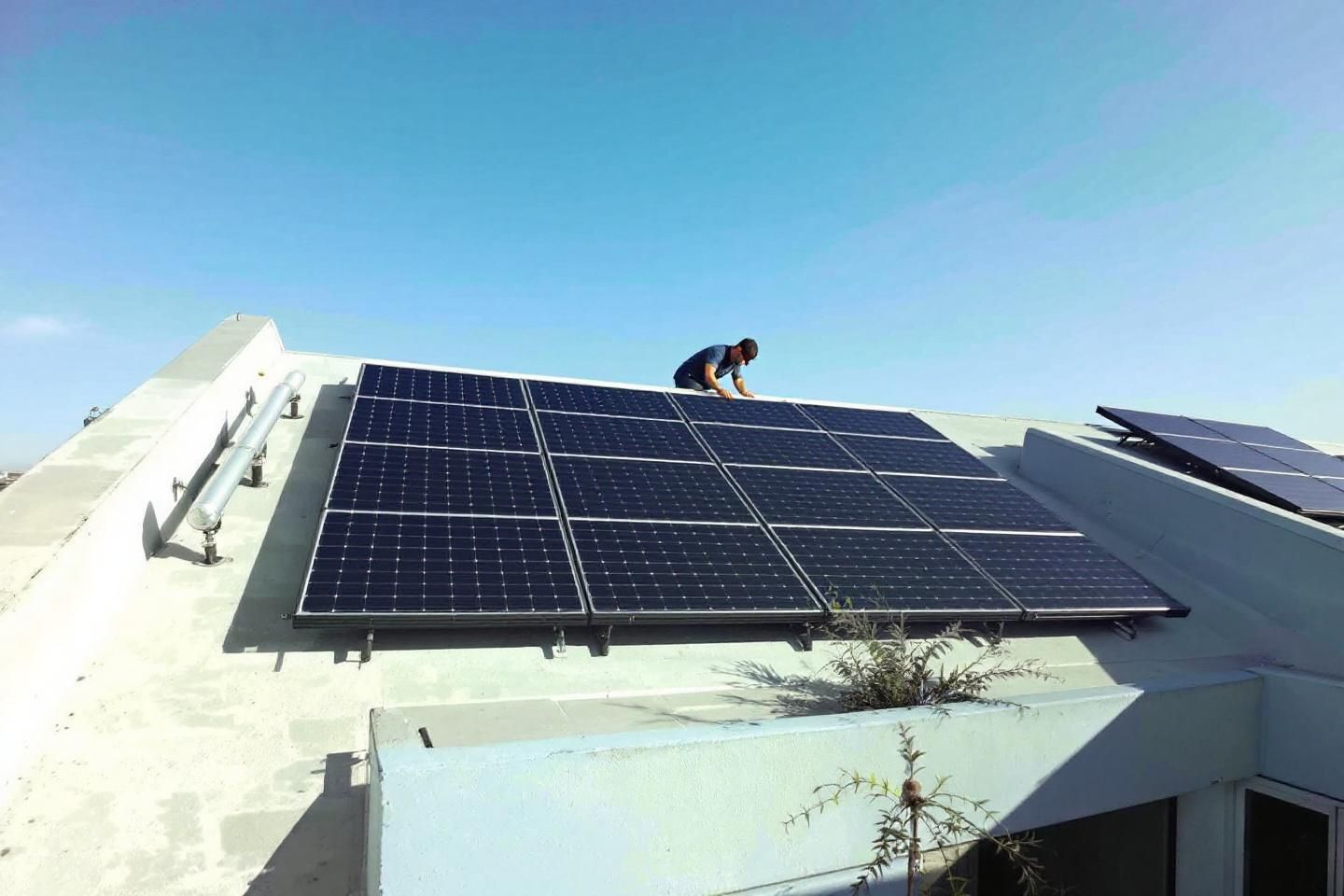 Comment l’assurance transport et installation protège-t-elle le matériel dans la location de panneau solaire ?