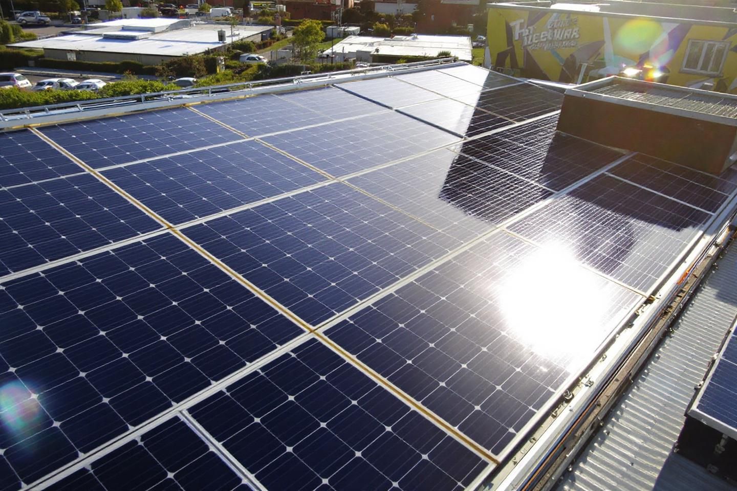 En quoi la séparation obligatoire des matériaux optimise-t-elle le recyclage dans une location de panneau solaire ?