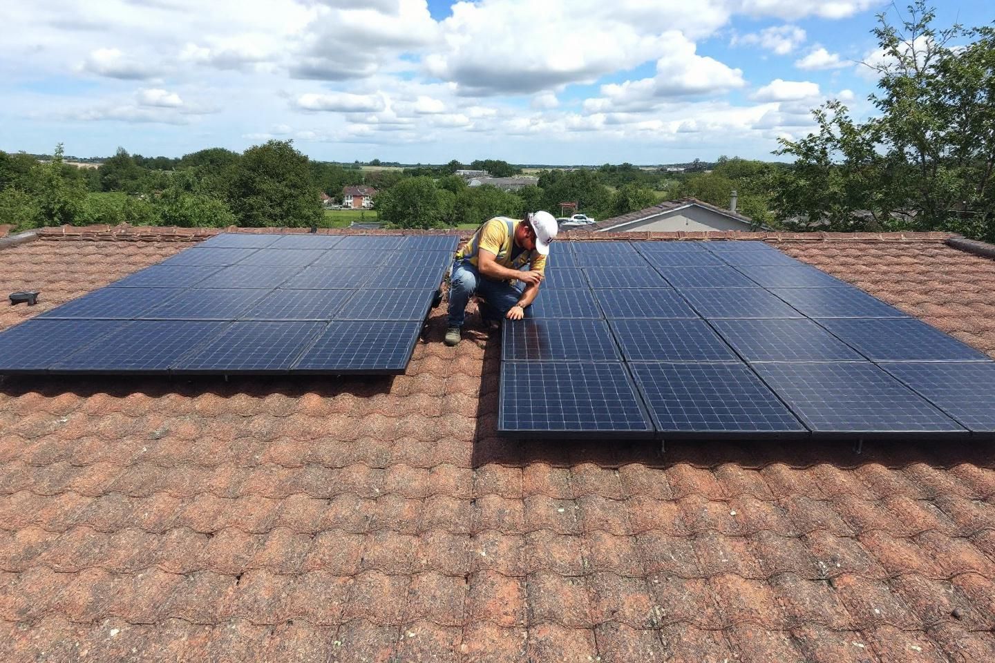 Pourquoi la certification de l’installateur renforce-t-elle la sécurité d’une location de panneau solaire ?